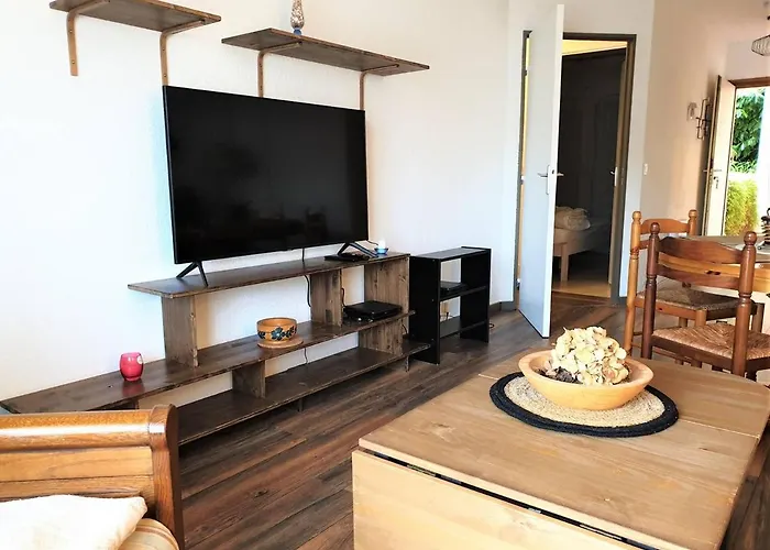 Appartement Chaleureux Avec Jardinet, Wifi, A 200M De La Plage De Trestraou A Perros-Guirec - Fr-1-368-240